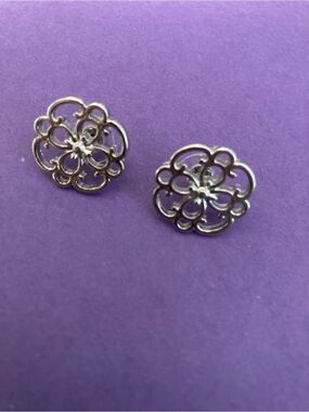 WOMENS SILVER EARRINGS LIKE NEW